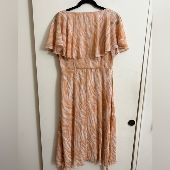 ASOS Midi Dress With Cape Back And Dipped Hem In Blurred Animal Print Size 10 - Picture 3 of 5